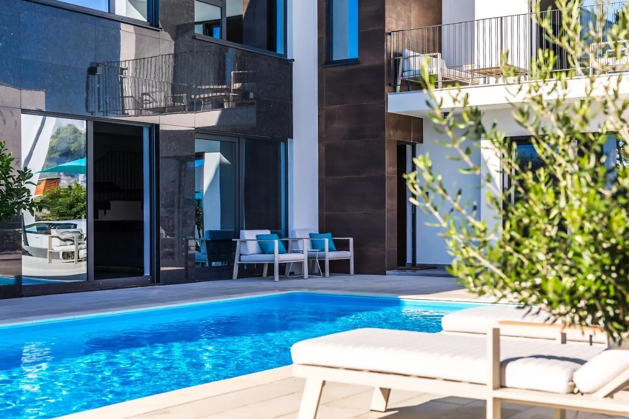Ferienwohnung Olive Tree Mansion Vir Apartment